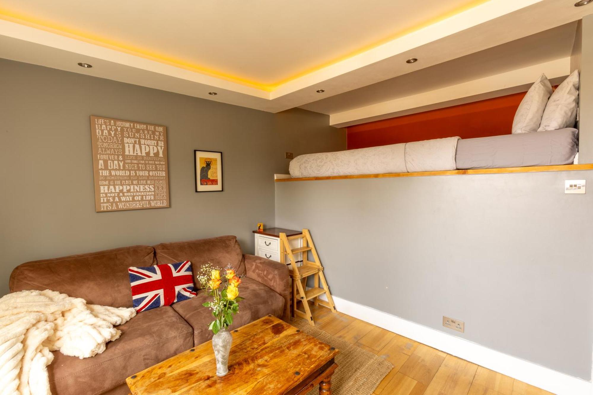 Traditional English 4 Bedroom Home In Greenwich Plumstead  Exterior foto